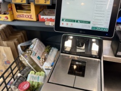 Nowe zasady ocen w Biedronce. Od kwietnia zmiana obejmuje kasy samoobsługowe