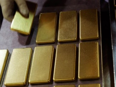 Złoto staniało z powodu umocnienia dolara