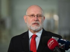 Świrski ma powody do zadowolenia. Prokuratura umarza śledztwo