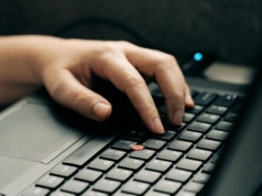 MEN zaostrza stanowisko. Egzaminy zdalne mogą zostać zakazane