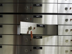 Polacy masowo zamykają stare rachunki. Wszystko dzieje się online