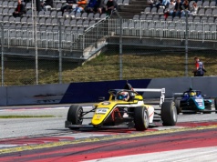 Seria manewrów wyprzedzania na torze Formuły 1. Sabaj rozpoczęła nowy sezon