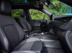 Rodzinny SUV z Europy potaniał ze 168 tys. zł do 123 tys. zł. Toyota RAV4 czuje oddech na plecach