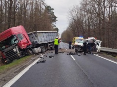 Poważny wypadek w Świerklańcu. Droga całkowicie zablokowana, nie żyje jedna osoba