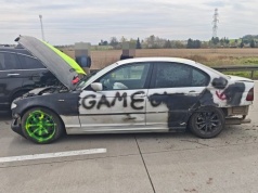 Uciekał przed policją, taranował auta. Miał sądowy zakaz, odbywał karę w dozorze elektronicznym