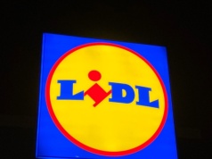 Lidl szuka 250 osób do pracy. Do wypłaty dają służbowy samochód