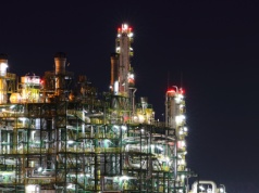 Branża petrochemiczna w Polsce – jakie elementy instalacji muszą spełniać najwyższe normy
