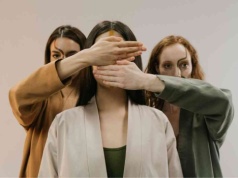 Dlaczego łatwo wierzysz w kłamstwa? Tak działa prosta pułapka