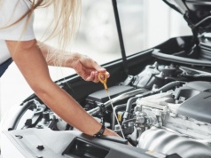 Jeśli wierzysz w ten mit o oleju możesz zniszczyć swój silnik. Adam Klimek wyjaśnia gdzie leży błąd.