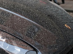 Mycie auta teraz nie ma sensu. Pył znad Sahary wraca nad Polskę