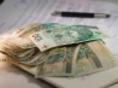 Polski rząd już oficjalnie zaleca trzymanie gotówki w domu