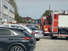 Zapalił się elektryk. Ewakuowano pracowników (ZDJĘCIA)