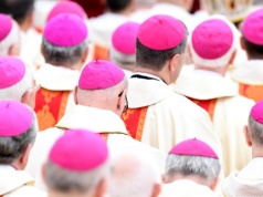 Uwaga! Biskupi przestrzegają przed Barbarą Nowacką. Mocny głos