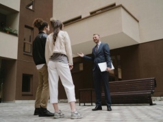 Jak wybrać apartament wakacyjny, który realnie zarabia na siebie przez cały rok?