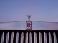 Rolls-Royce prezentuje pierwszy model z kolekcji Coachbuild. Nightingale to wyjątkowy projekt dla kochających piękno