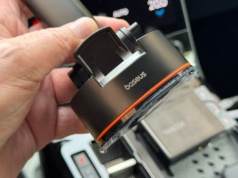 Jak dobrze zamocować i naładować smartfona w aucie? Sprawdziłem nowy uchwyt Baseus Wisdom