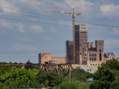 Urzędnicy przegrywają z inwestorem ze Stobnicy. Zamek w Puszczy Noteckiej legalny