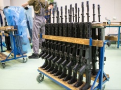 Widmo zwolnień w radomskim "Łuczniku". MON wskazuje na Nawrockiego i jego weto