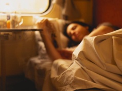 Koniec pecha! Jeden ruch przed snem i pieniądze swobodnie napłyną do twojego życia