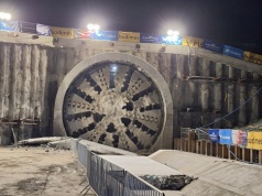 Podłęże – Piekiełko. Główny tunel kolejowy pod Pisarzową wydrążony!