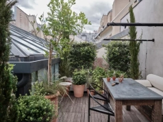 Zrób z balkonu prywatną oazę. Te rozwiązania działają natychmiast