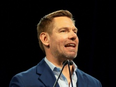 Dwóch kongresmenów rezygnuje z mandatów. Jeden jest podejrzany o napaść seksualną, drugi o romans