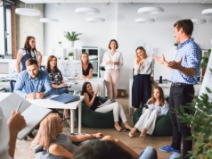 Miliony dni absencji, miliardowe koszty. Zdrowie psychiczne pracowników tematem na EEC