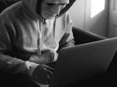 MF: oszuści podszywają się pod KAS i rozsyłają fałszywe ulotki z wezwaniem do zapłaty