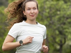 Smartwatch Hama 7020 debiutuje w Polsce. AMOLED, GPS i 110 trybów sportowych za mniej niż 300 zł