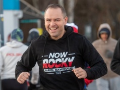 Sondaż: 36% Polaków ufa Karolowi Nawrockiemu, a 39% to już tak średnio