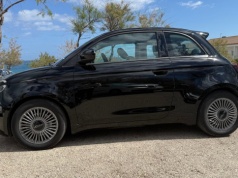 Pojeździłem spalinową „pięćsetką” na wakacjach. Ma klamki jak w Lexusie i jest realnie tańsza niż w cenniku