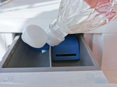 Dodaj to do pralki. Po 15 minutach znikną osad i zapach