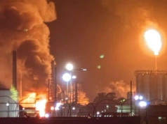 Rafineria w ogniu, linie lotnicze ograniczają loty, rząd przebąkuje o stanie wyjątkowym, czyli paliwowa środa na Antypodach