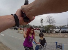 Kobieta porywa 3-latka, rani go nożem i ginie od strzału policji