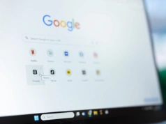 Śmierć Hogana i hot-dogi widmo. Google rozkręcił fabrykę fake newsów