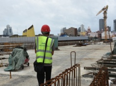 Mniej dni pracy, ale też mniej pieniędzy. Taki scenariusz staje się realny