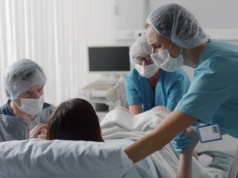 Nowe wyceny porodów najwcześniej w lipcu. Likwidacja porodówek przyspiesza, szpitale liczą straty