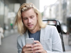 Badanie pokazuje, że popularne chatboty AI rozpowszechniają dezinformację medyczną