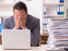 KSeF: chaos w oznaczeniach. Którą opcję wybrać? Ministerstwo odpowiada