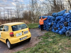 Zaśmiecony punkt turystyczny, opony w zagajnikach i przydrożnych rowach. Społecznik wciąż walczy z dzikimi wysypiskami