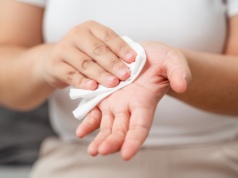 Pilny alert GIS: nie używaj tych chusteczek. Groźne bakterie w środku