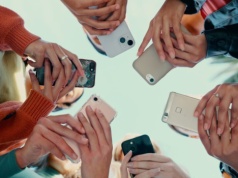 Samotni, przebodźcowani, niesłyszani. Pierwszy taki raport o młodych w Polsce