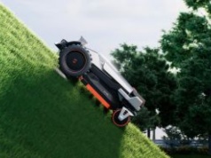 Roboty wjechały do Łazienek. Pierwszy taki pokaz w Polsce