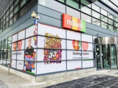 mBank idzie na wojnę z Revolutem? Bezpłatna karta podróżnicza i więcej ekspresowych przelewów