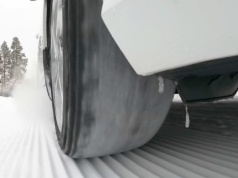 Używane opony premium kontra nowe budżetowe. Zaskakujący wynik testu