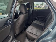 14 tys. zł więcej w salonie Kii oznacza silnik 1.5 zamiast 1.0 i większy bagażnik o 74 l