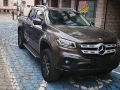 Parkują na niebieskich kopertach. Strażnicy biorą się za takich delikwentów