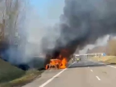 Pożar Audi na ekspresówce. Samochód zaczął płonąć podczas jazdy