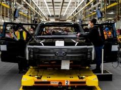 Ford i GM dostali nietypową propozycję z Pentagonu. W grze gigantyczne kontrakty