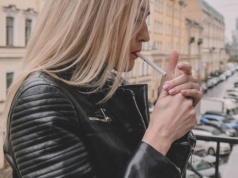 Pokłóciłem się z żoną o palenie na balkonie w bloku. Nie miałem racji